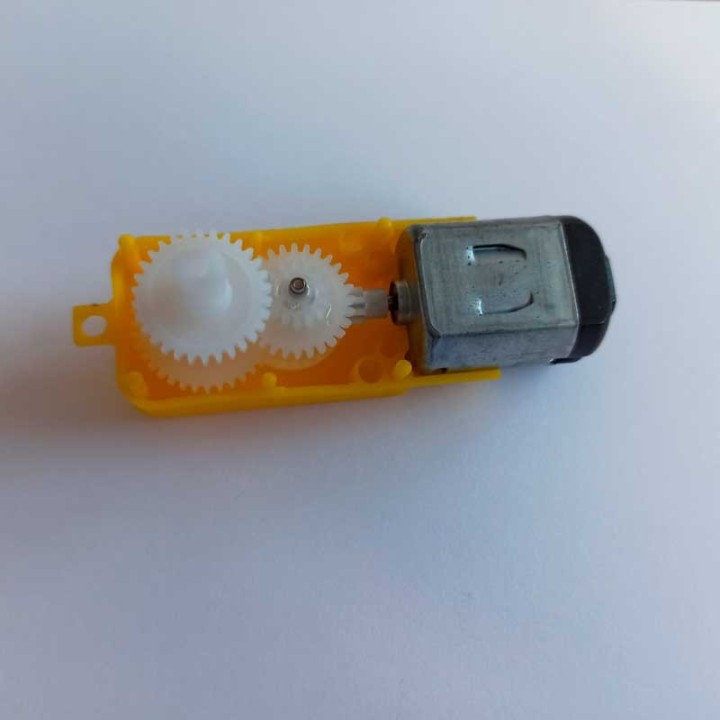 Motor reductor 48:1 con doble eje de plástico 3-6V